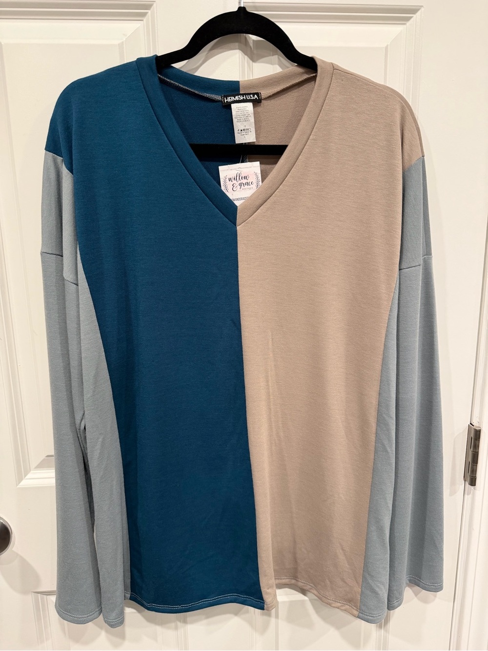 HEIMISH USA Teal & Beige Colorblock V-Neck Top